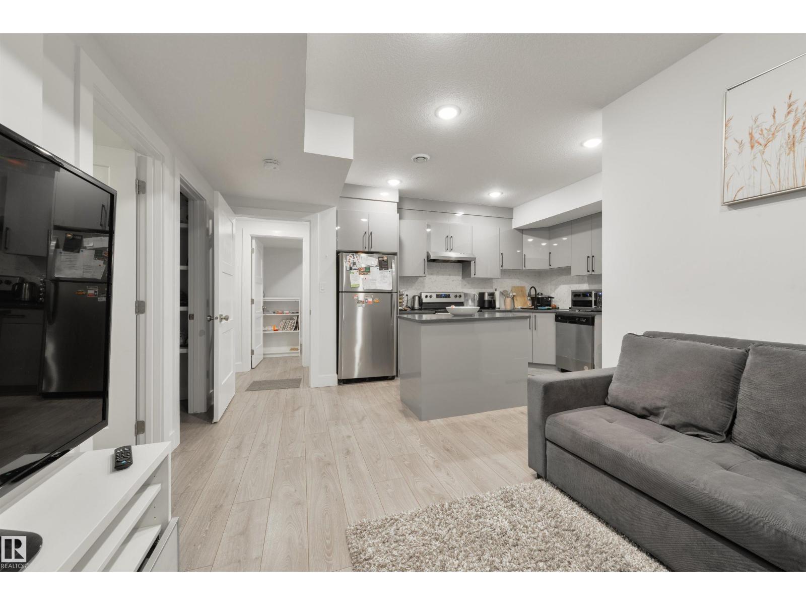 219 37 ST SW, Edmonton