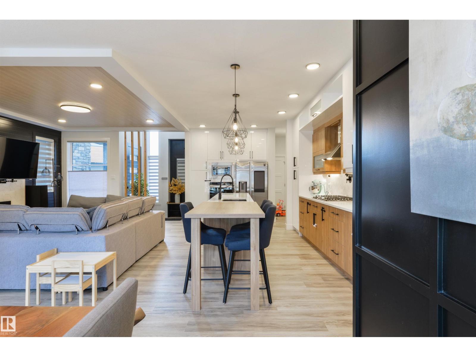 219 37 ST SW, Edmonton