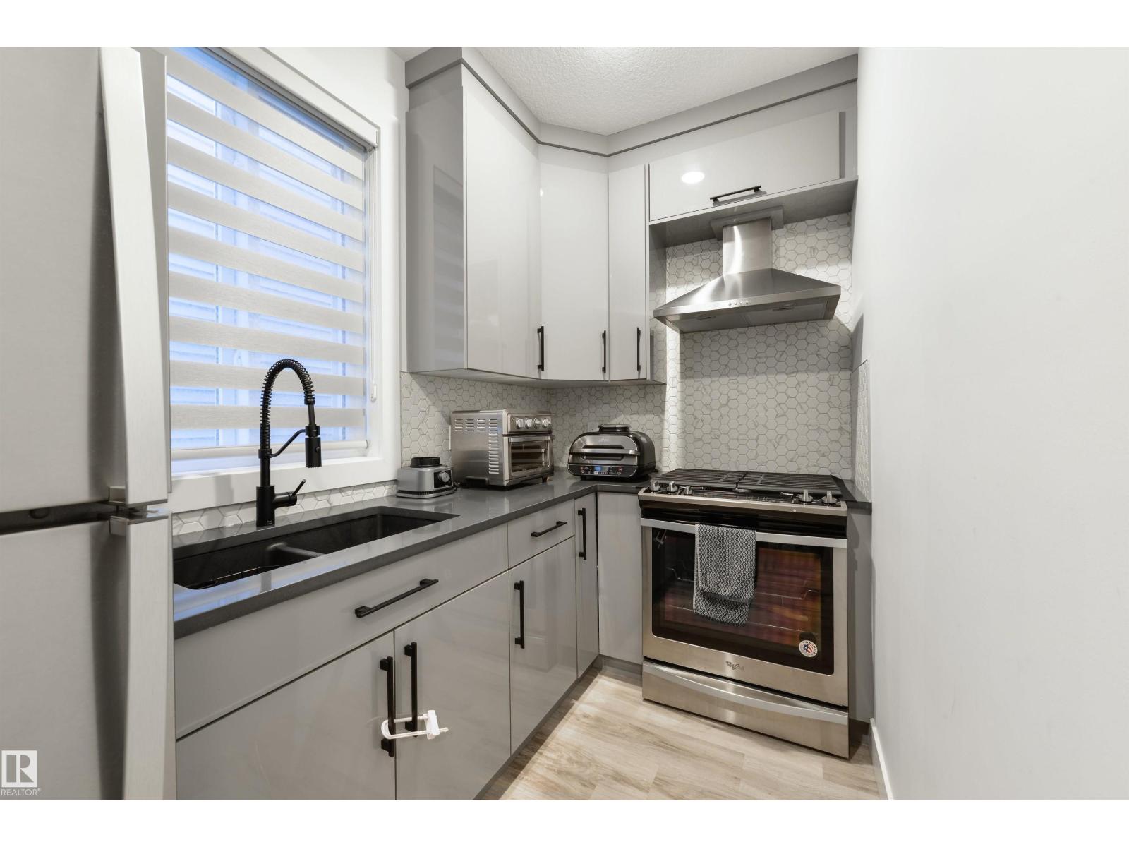 219 37 ST SW, Edmonton