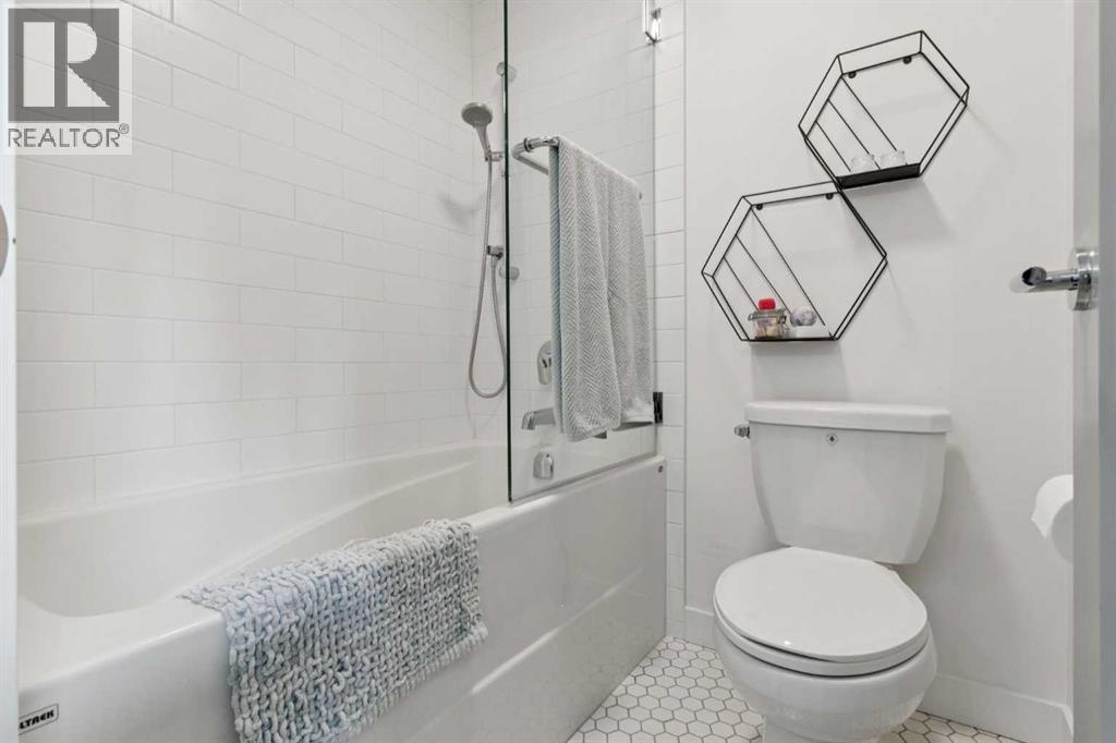 Single Family House for Sale in  Lake Erie Way SE Lake Bonavista Calgary 