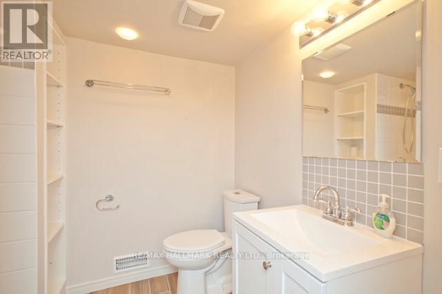 Single Family House for Sale in LOWER   ROBINSON AVENUE Toronto (Oakridge) 