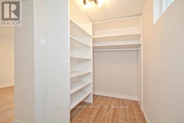 Single Family House for Sale in LOWER   ROBINSON AVENUE Toronto (Oakridge) 