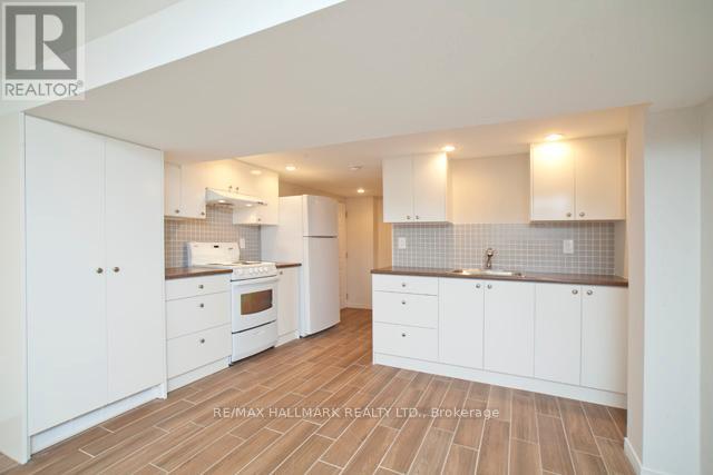 Single Family House for Sale in LOWER   ROBINSON AVENUE Toronto (Oakridge) 