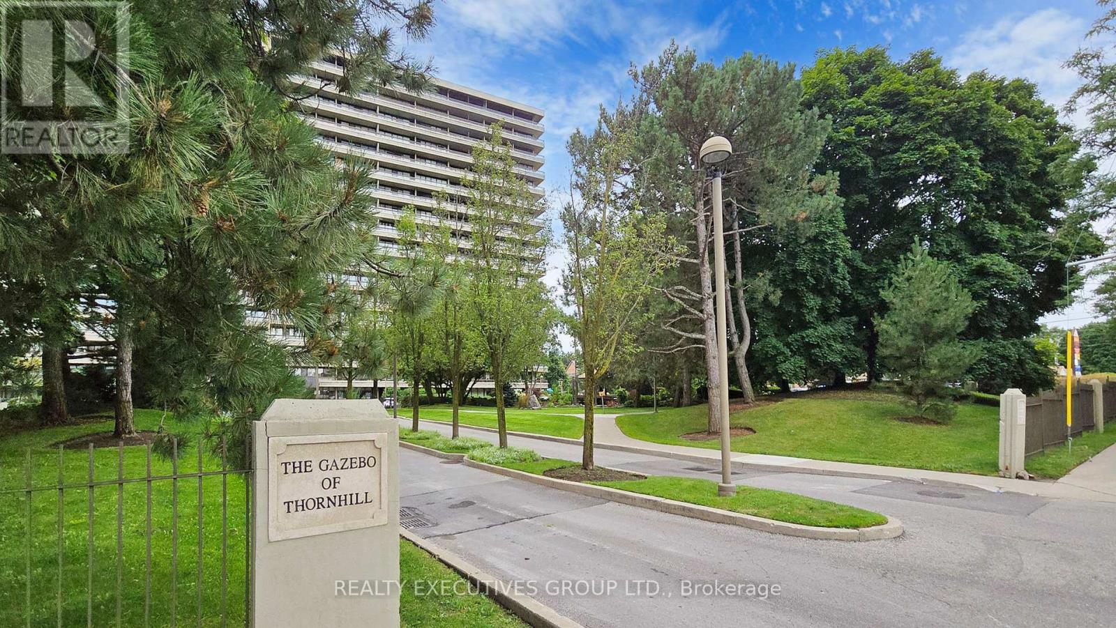 #905 8111 YONGE STREET - 1