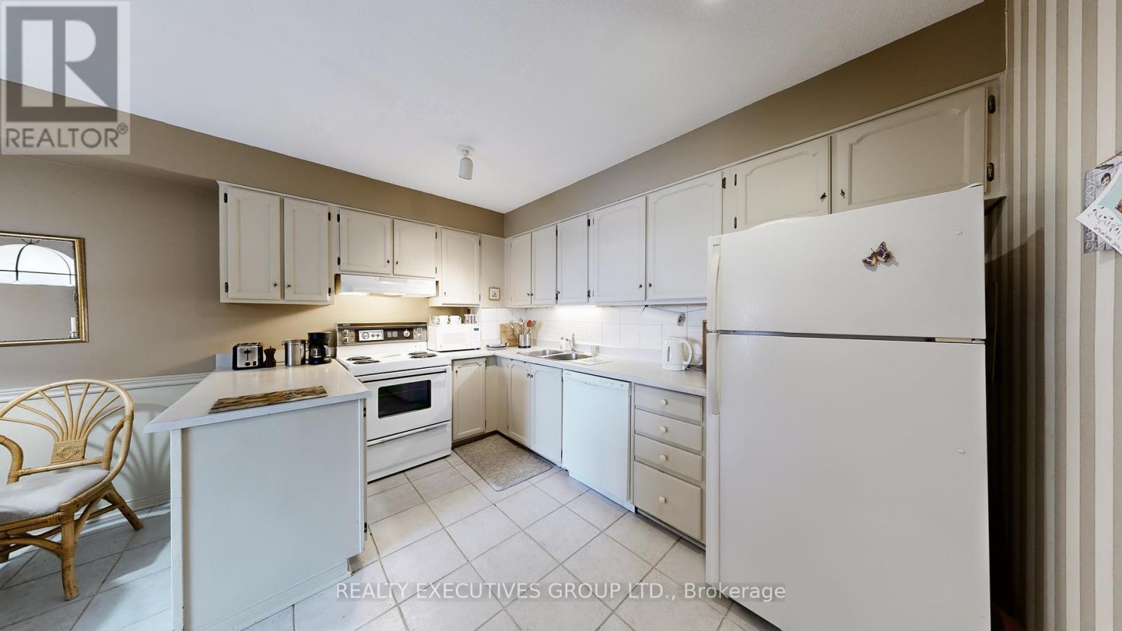 #905 8111 YONGE STREET - 11