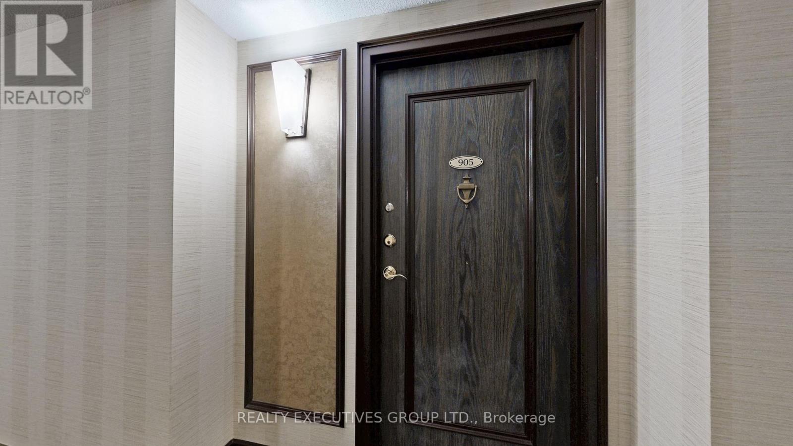 8111 Yonge Unit 905 photo 4