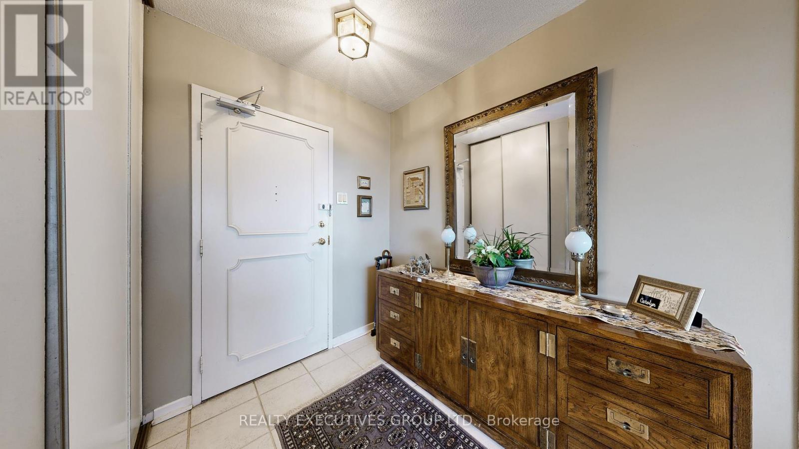 8111 Yonge Unit 905 photo 5