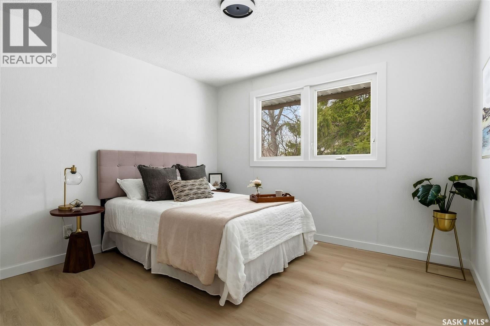 Single Family House Bungalow for Sale in  st AVENUE Regina 