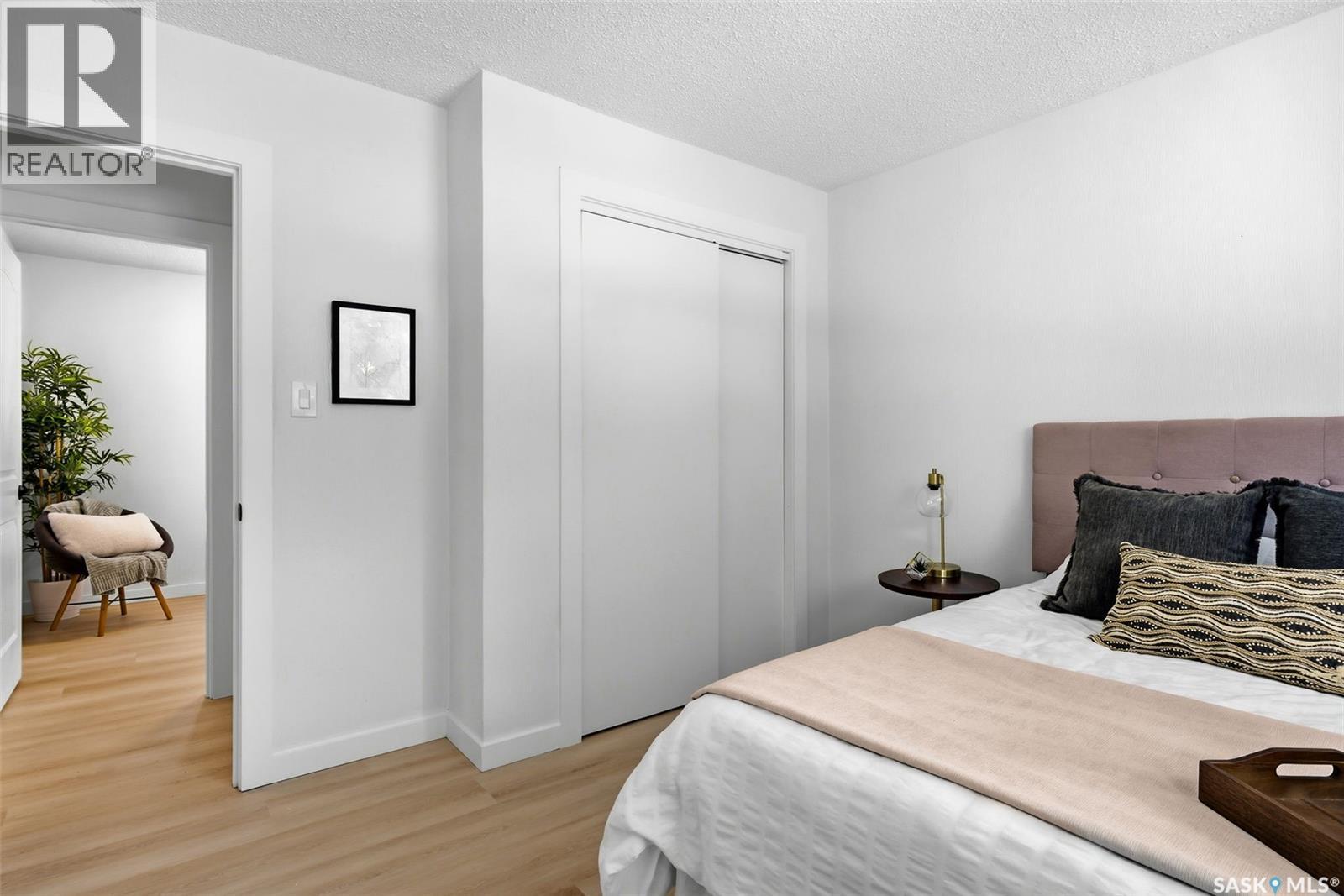 Single Family House Bungalow for Sale in  st AVENUE Regina 