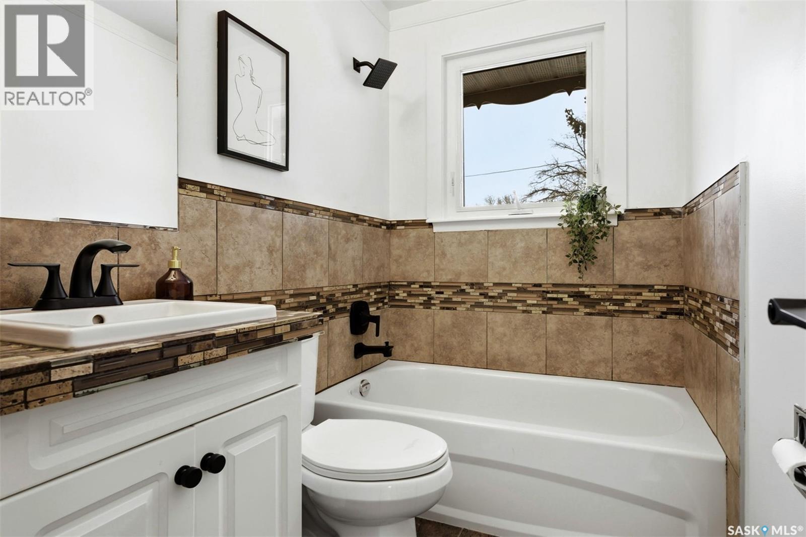 Single Family House Bungalow for Sale in  st AVENUE Regina 