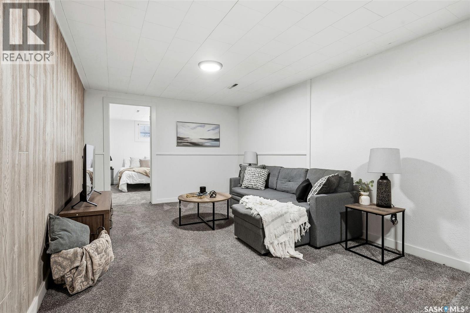 Single Family House Bungalow for Sale in  st AVENUE Regina 