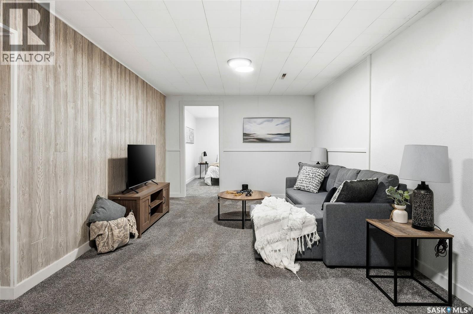 Single Family House Bungalow for Sale in  st AVENUE Regina 