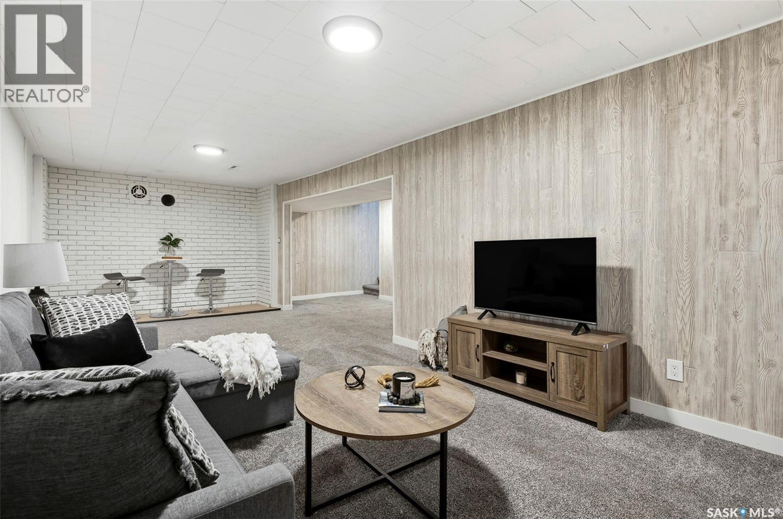 Single Family House Bungalow for Sale in  st AVENUE Regina 