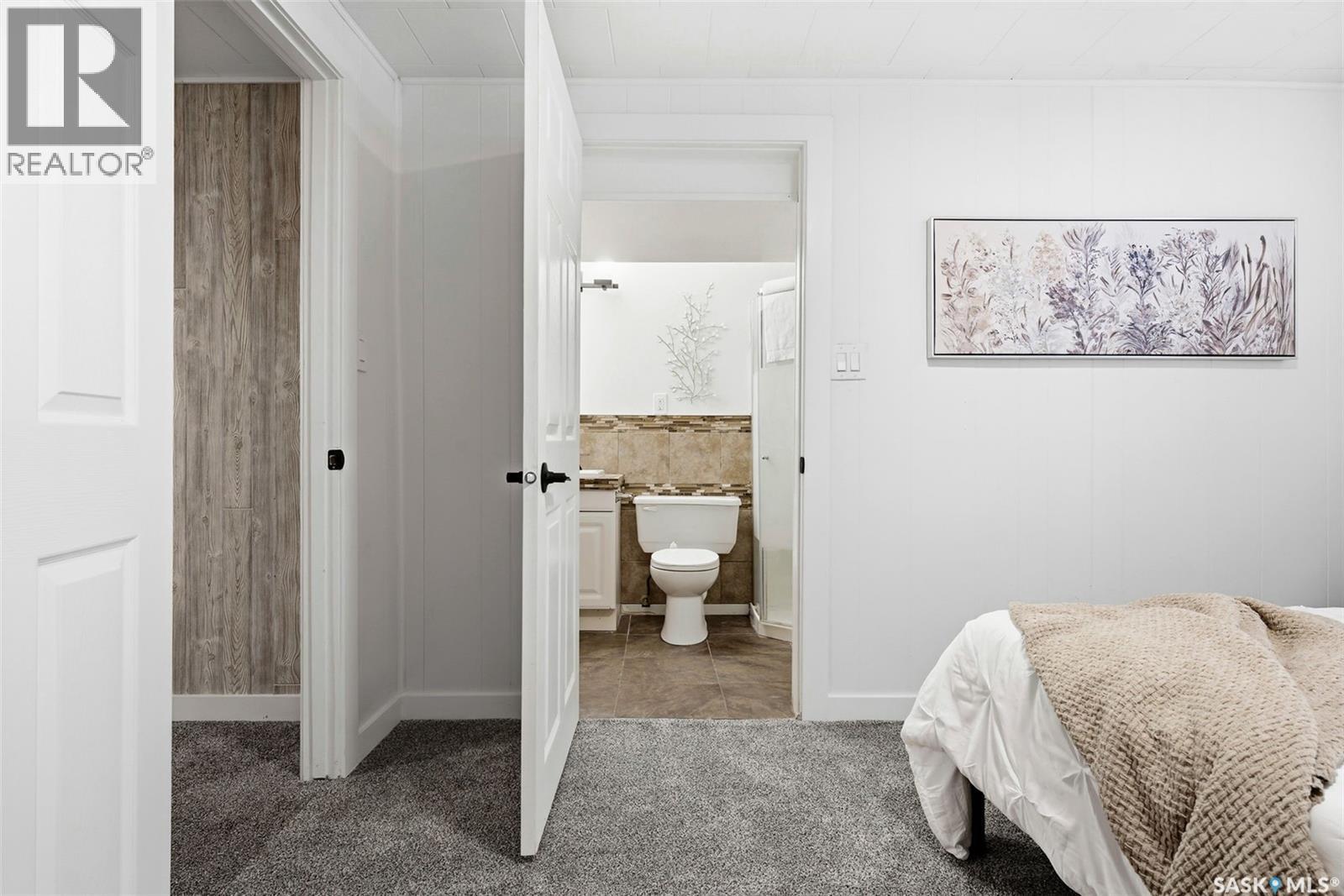 Single Family House Bungalow for Sale in  st AVENUE Regina 