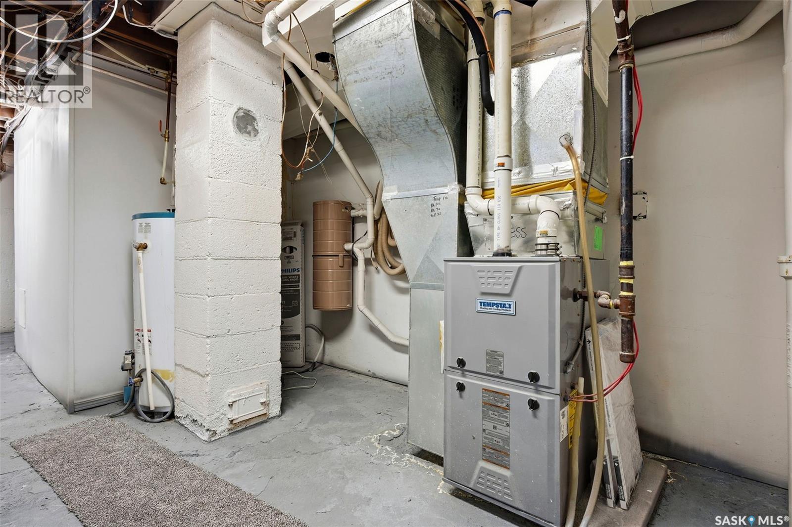 Single Family House Bungalow for Sale in  st AVENUE Regina 