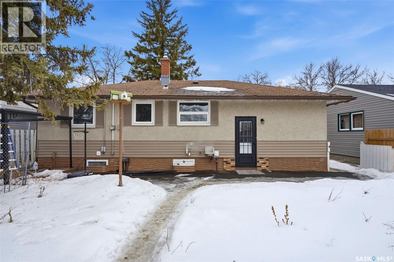Single Family House Bungalow for Sale in  st AVENUE Regina 