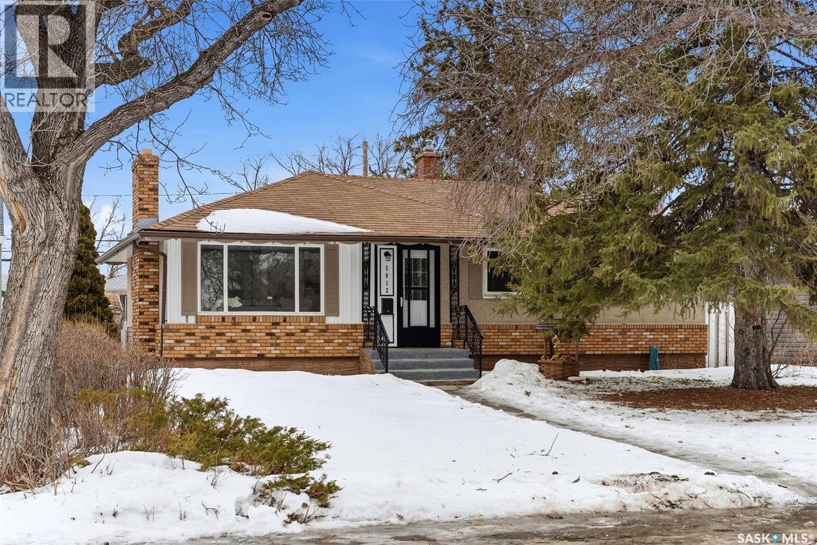 Single Family House Bungalow for Sale in  st AVENUE Regina 