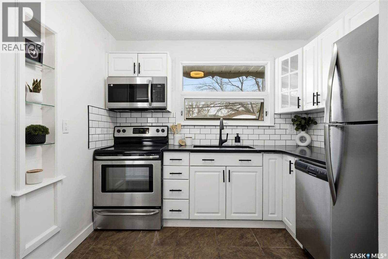 Single Family House Bungalow for Sale in  st AVENUE Regina 