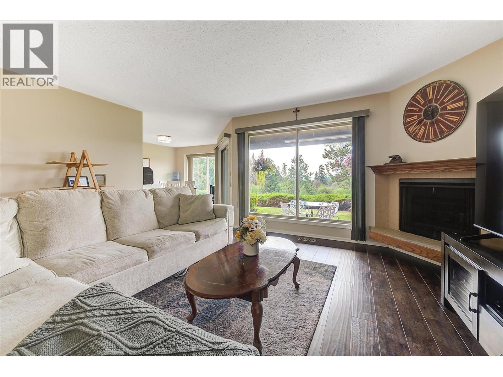  2226 Golf Course Drive, West Kelowna