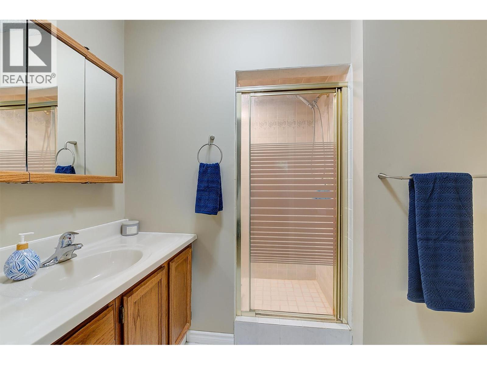  2226 Golf Course Drive, West Kelowna