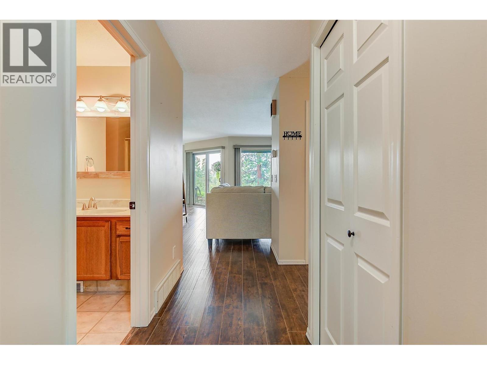  2226 Golf Course Drive, West Kelowna