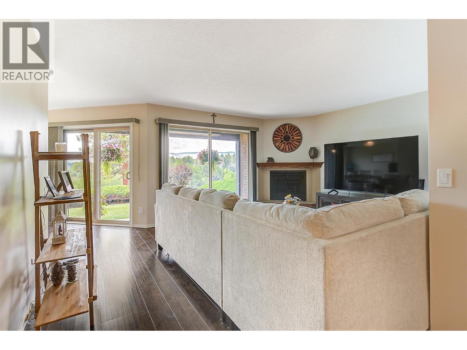  2226 Golf Course Drive, West Kelowna