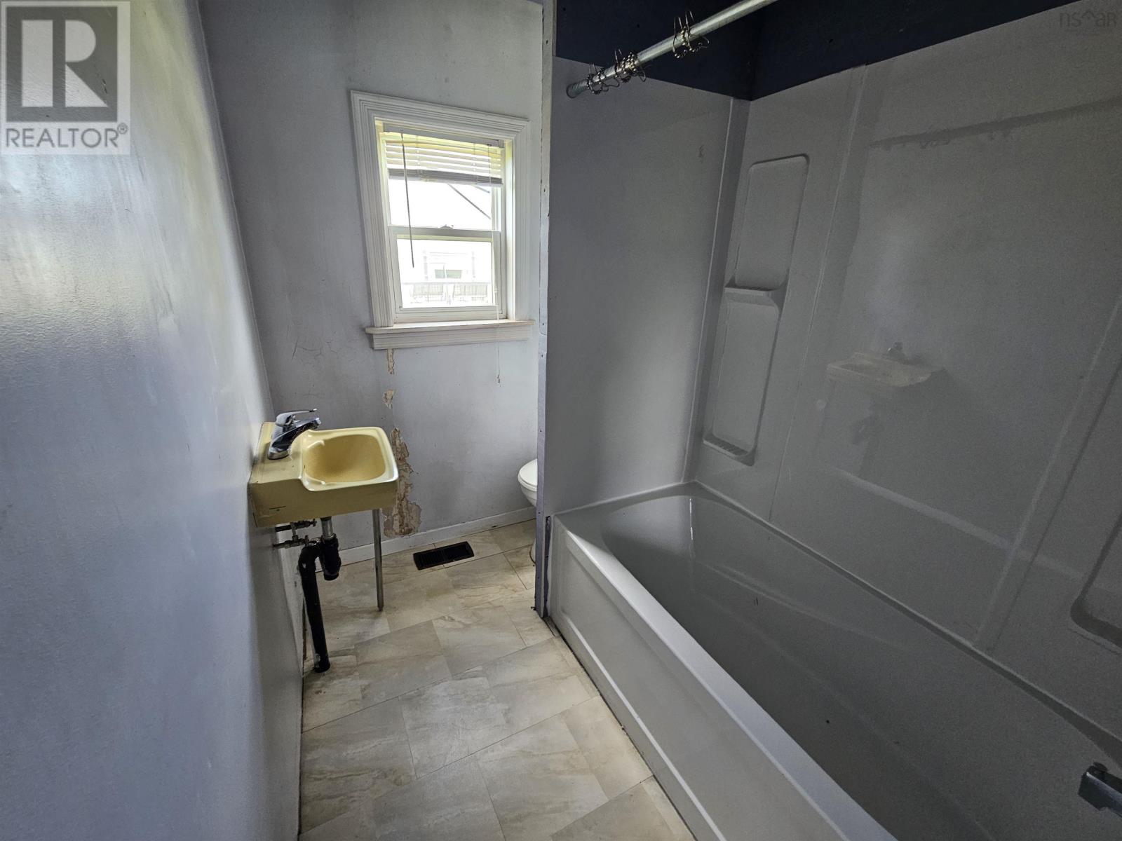 Property 13 of 21 of 29 Cowan Street