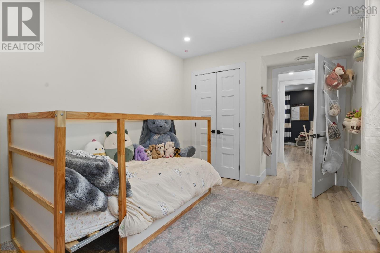 Property 23 of 51 of 20 Sunview Crescent