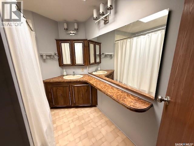 Single Family House Mobile Home for Sale in  Prairie Sun COURT Swift Current 