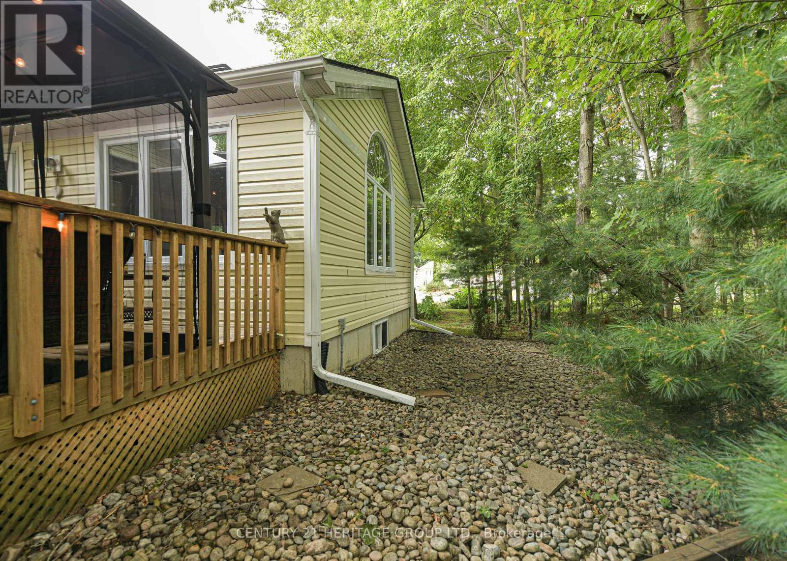 130 HEDGEWOOD LANE - 11