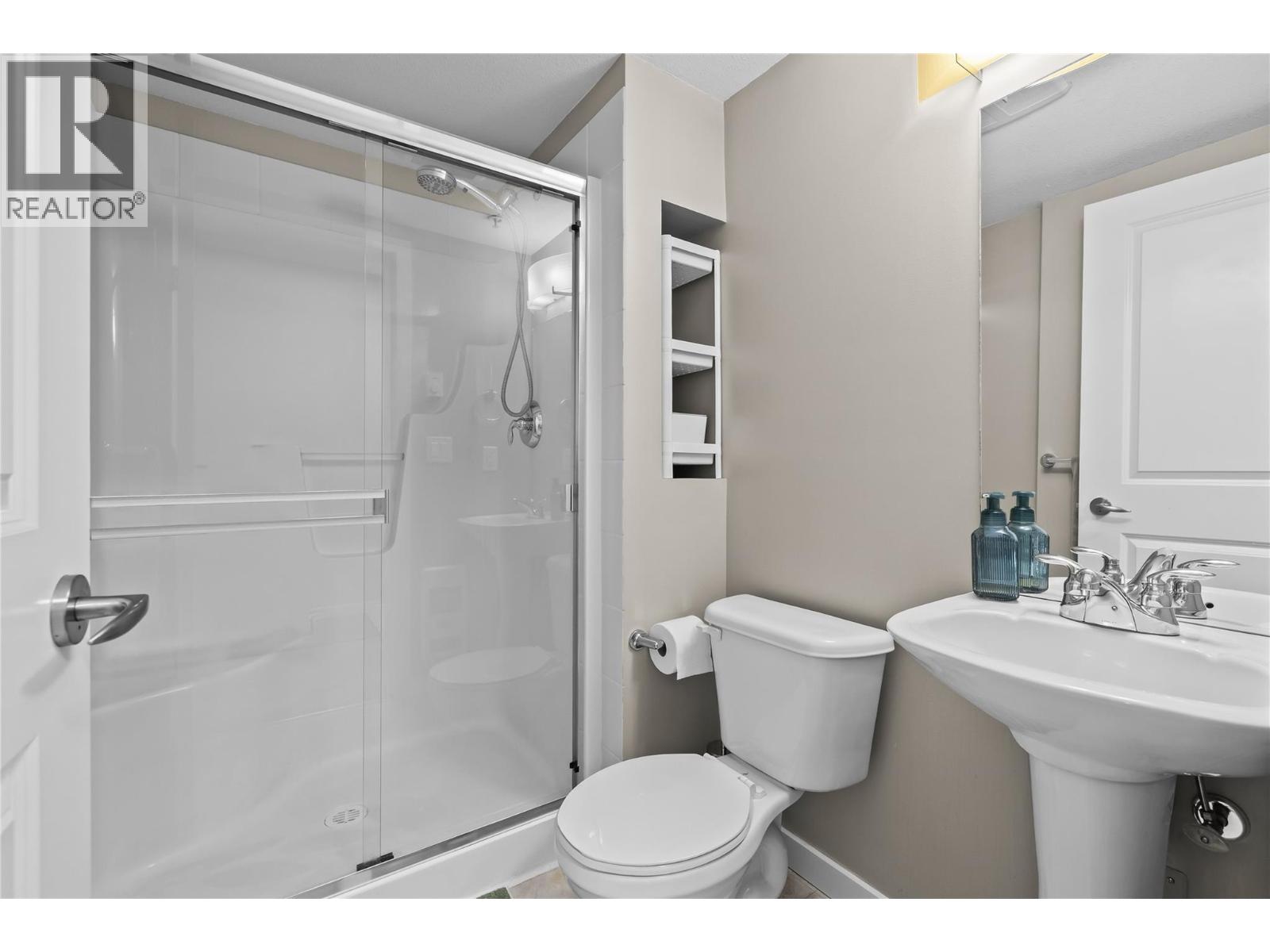 305 567 Yates Road, Kelowna