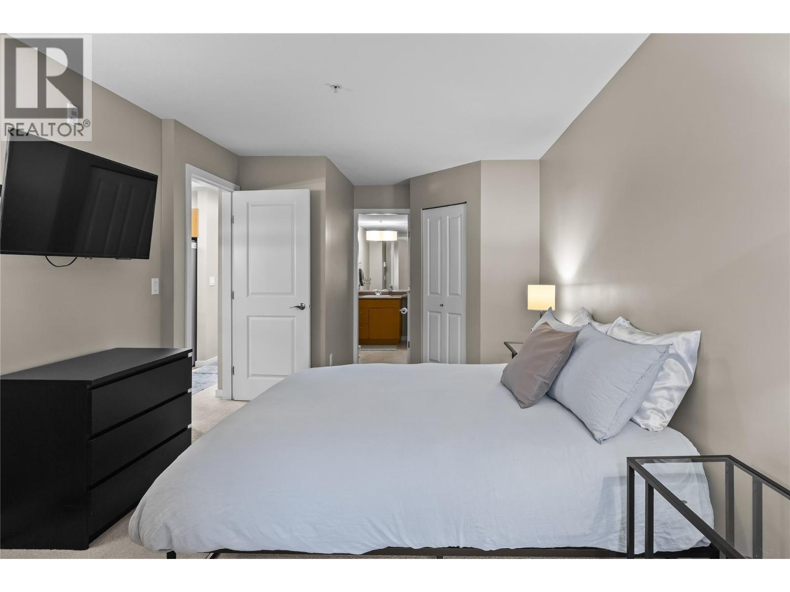 305 567 Yates Road, Kelowna