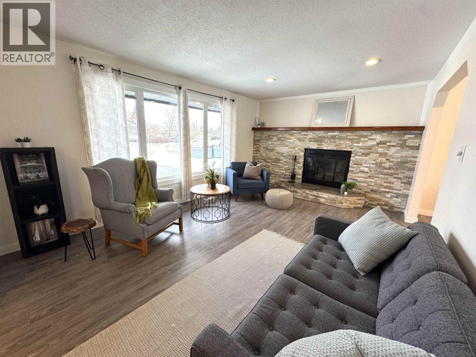 9407 106 AVENUE - Photo 5 of 40, Fort St. John, British Columbia