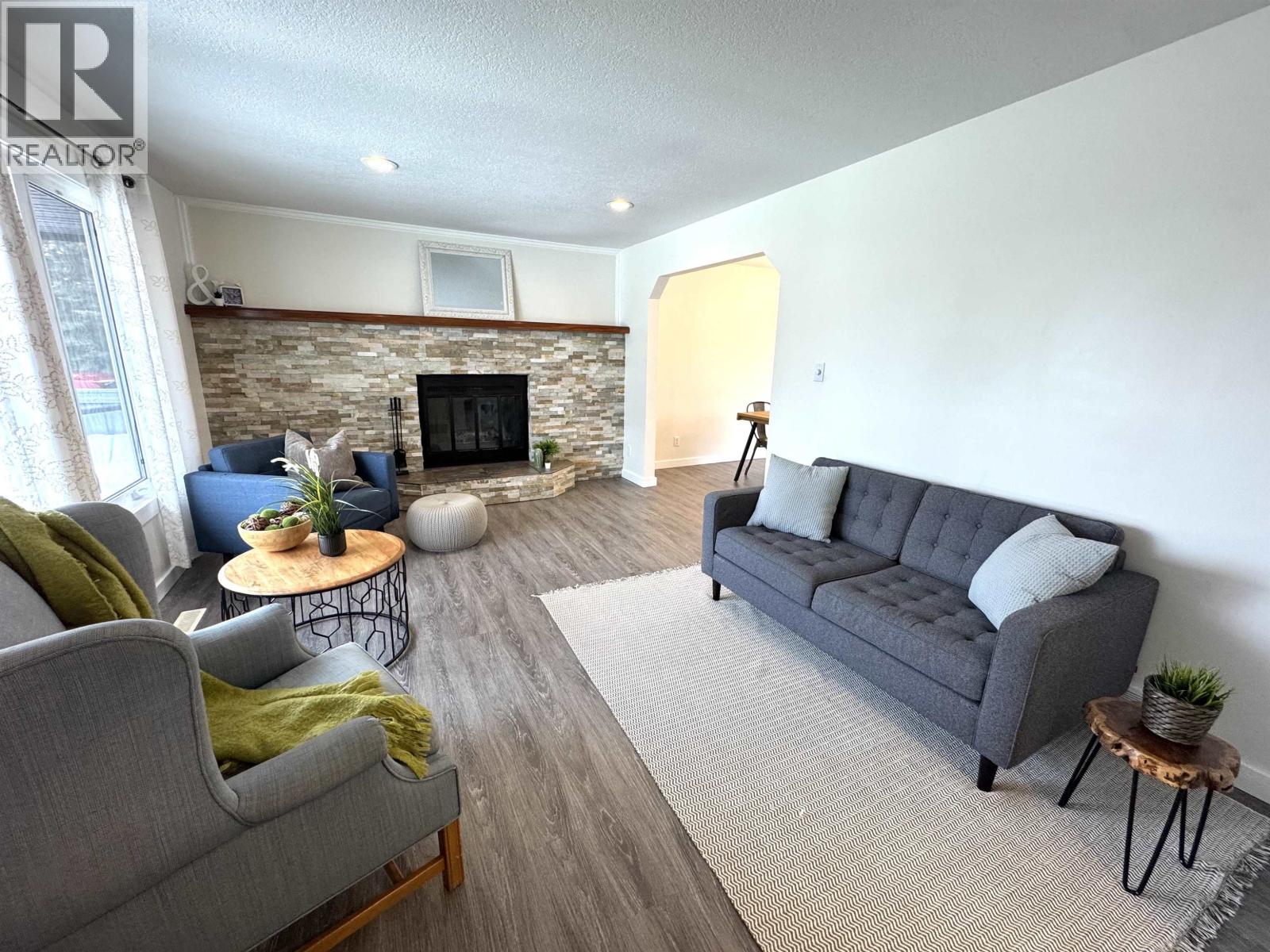 9407 106 AVENUE - Photo 4 of 40, Fort St. John, British Columbia