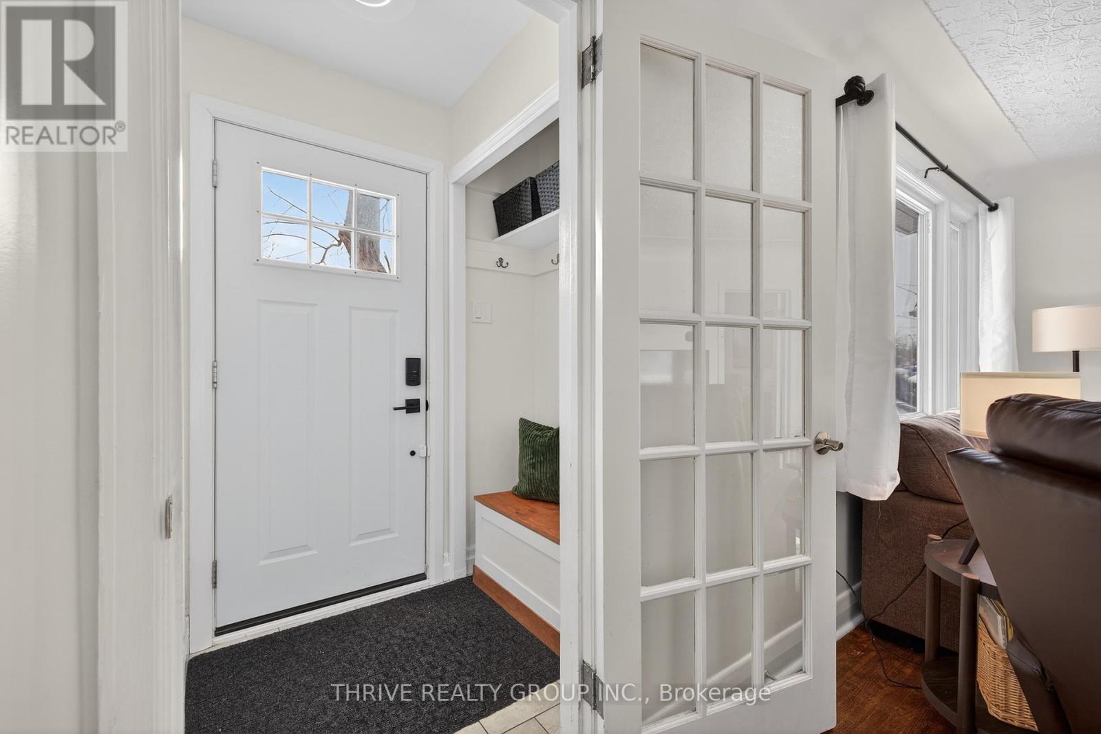 34 DEVONSHIRE AVENUE - Photo 4 of 49, London South (South G), Ontario