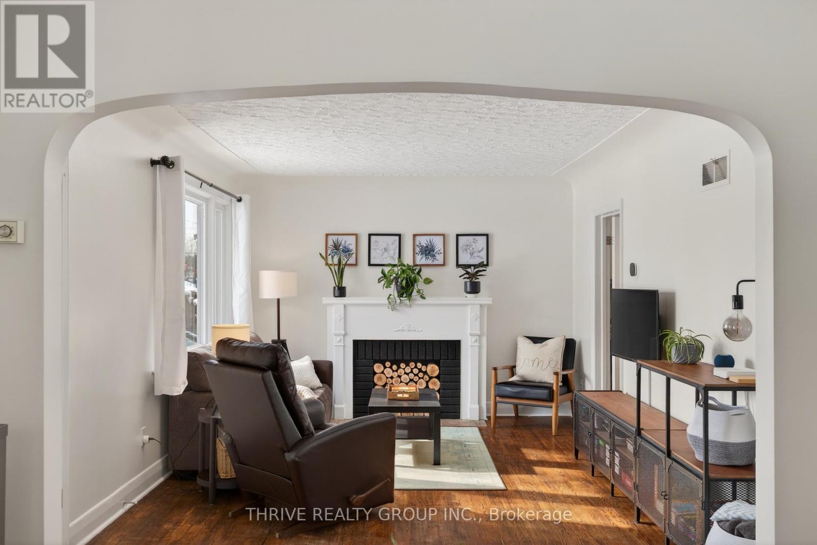 34 DEVONSHIRE AVENUE - Photo 5 of 49, London South (South G), Ontario