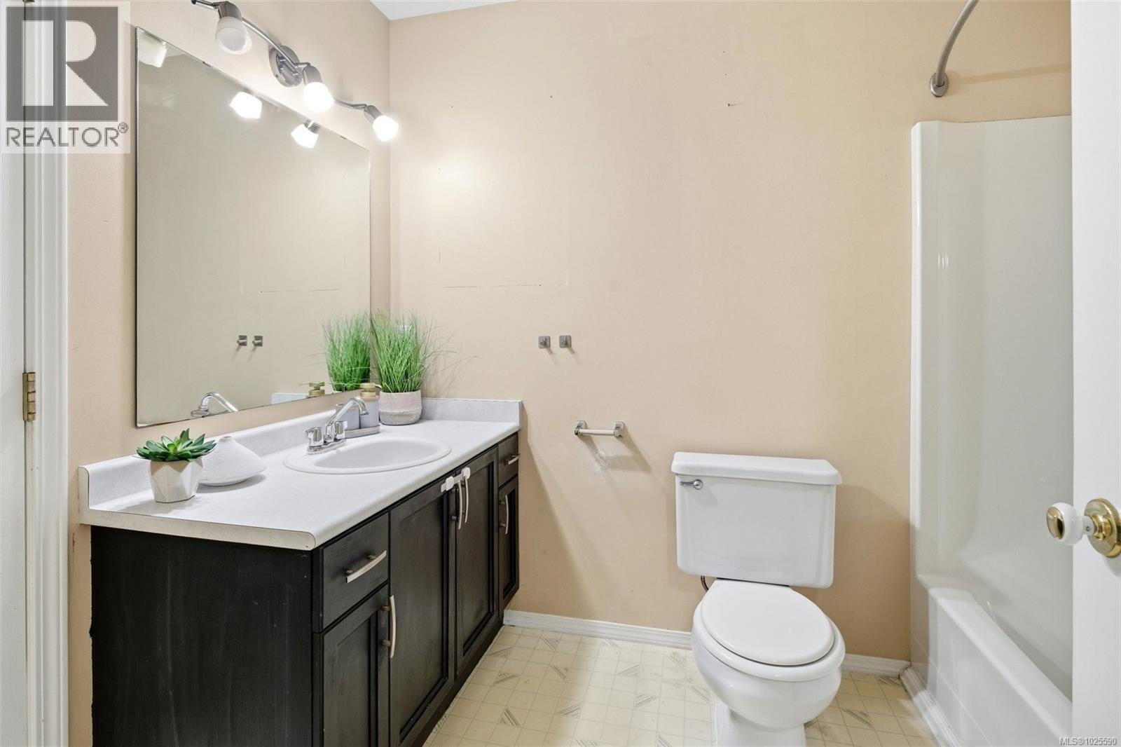 3 711 Malone Rd, Ladysmith