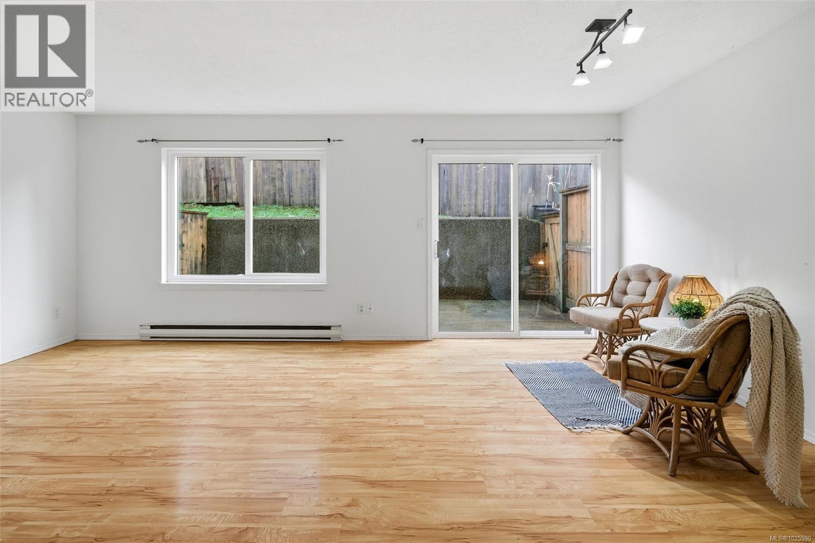 3 711 Malone Rd, Ladysmith