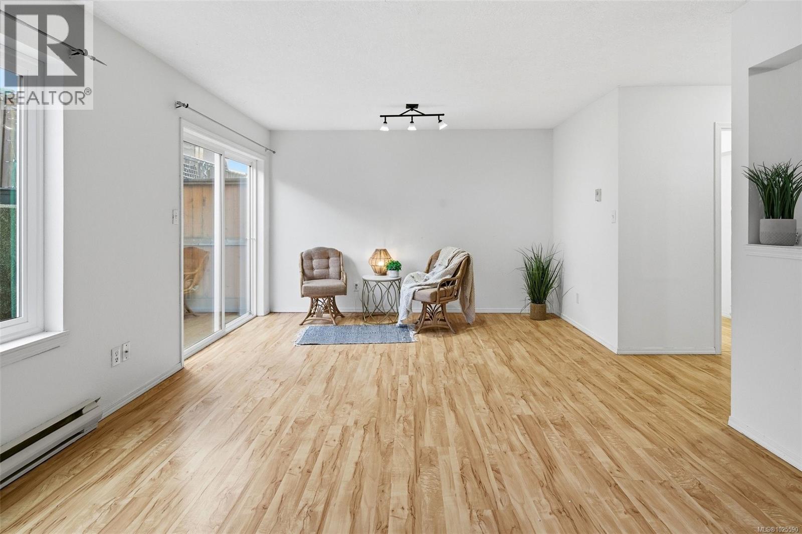 3 711 Malone Rd, Ladysmith