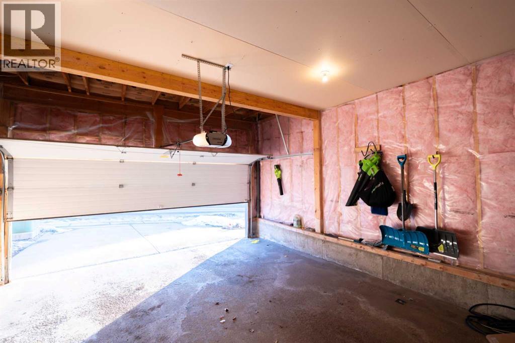 Single Family House for Sale in  Rockyspring Circle NW Rocky Ridge Calgary 