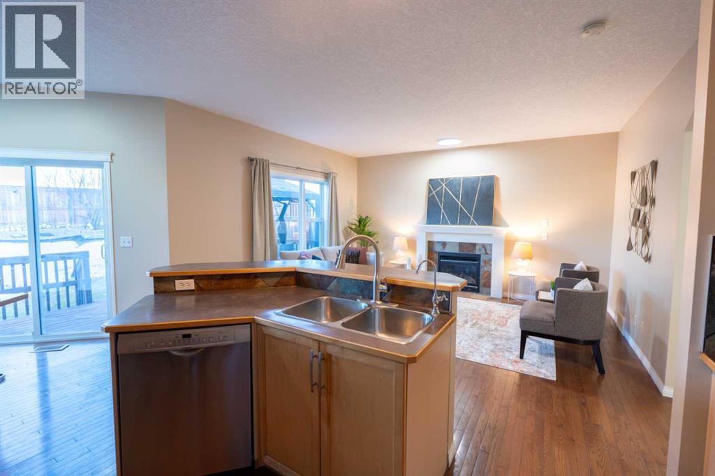 Single Family House for Sale in  Rockyspring Circle NW Rocky Ridge Calgary 