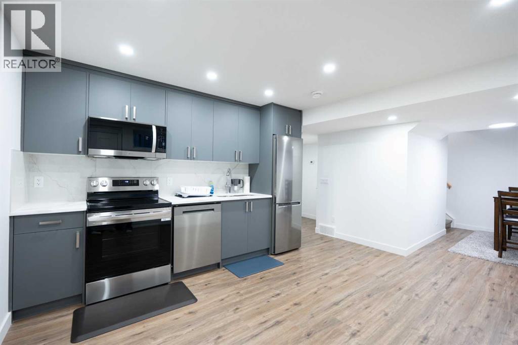 Single Family House for Sale in  Rockyspring Circle NW Rocky Ridge Calgary 