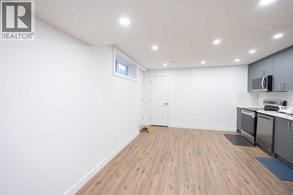 Single Family House for Sale in  Rockyspring Circle NW Rocky Ridge Calgary 