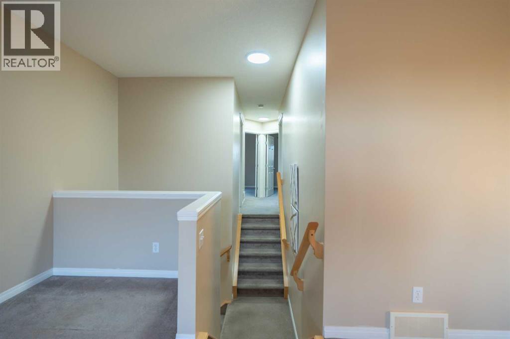 Single Family House for Sale in  Rockyspring Circle NW Rocky Ridge Calgary 