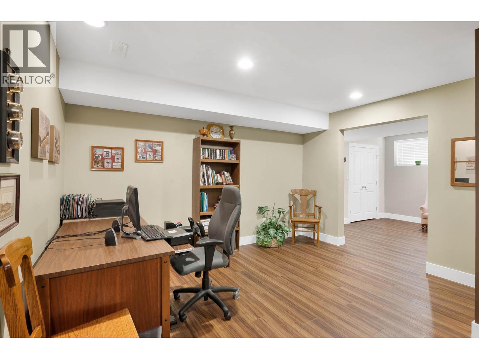 #123 2920 VALLEYVIEW DRIVE - 28