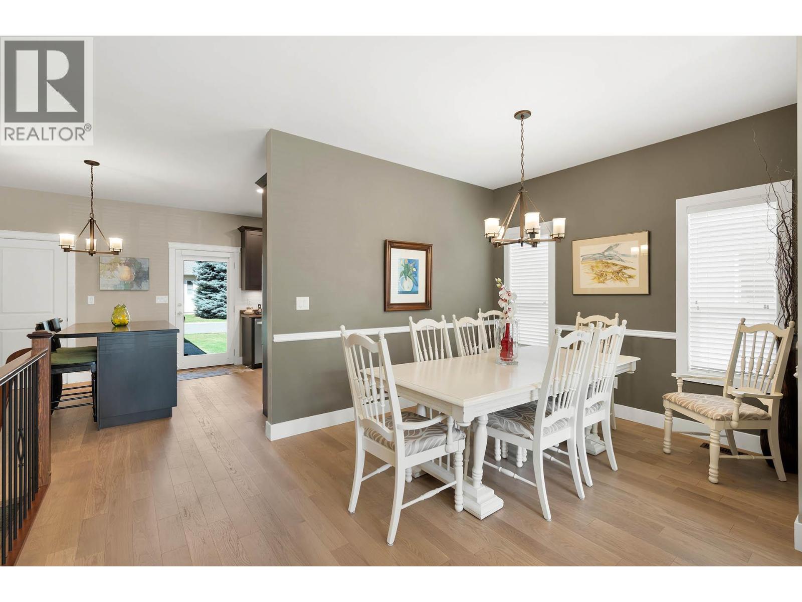 #123 2920 VALLEYVIEW DRIVE - 22