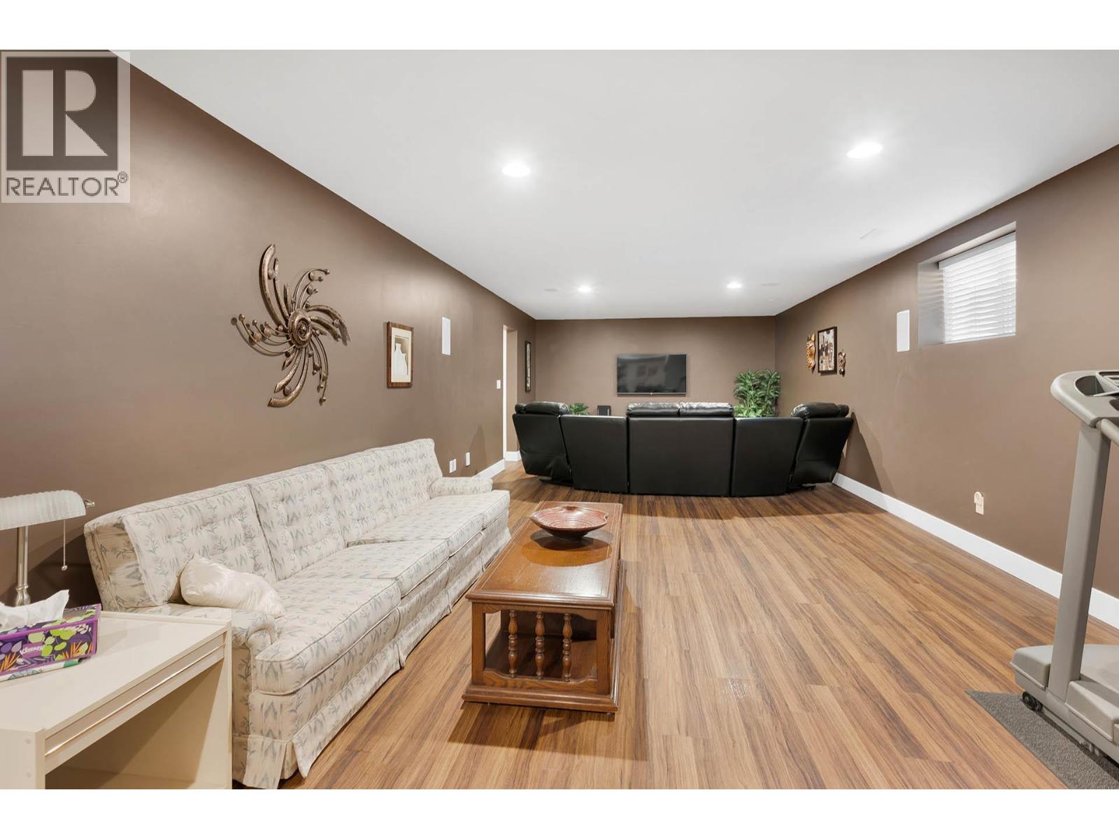 #123 2920 VALLEYVIEW DRIVE - 26