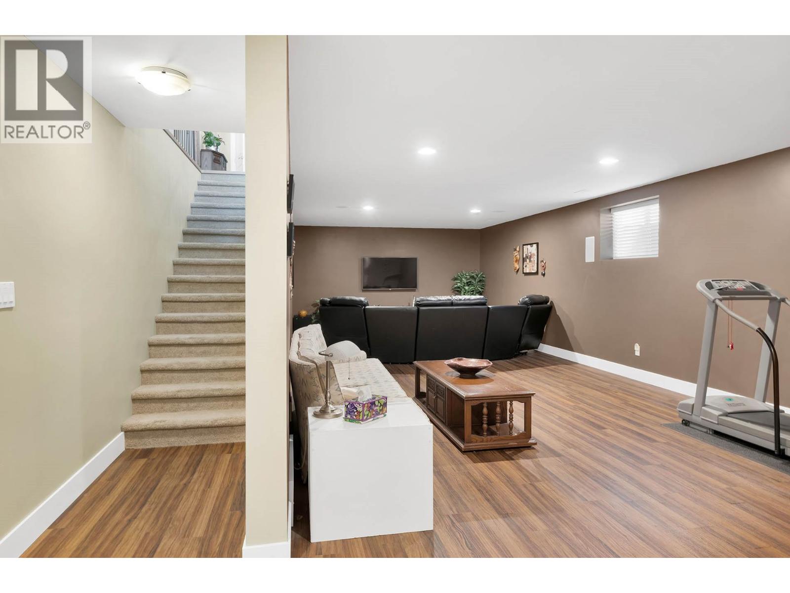 #123 2920 VALLEYVIEW DRIVE - 34