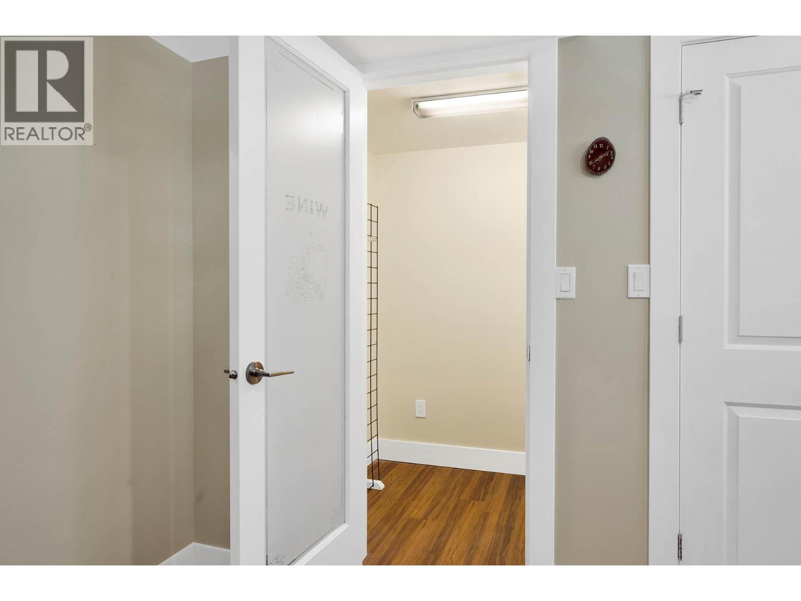 #123 2920 VALLEYVIEW DRIVE - 52