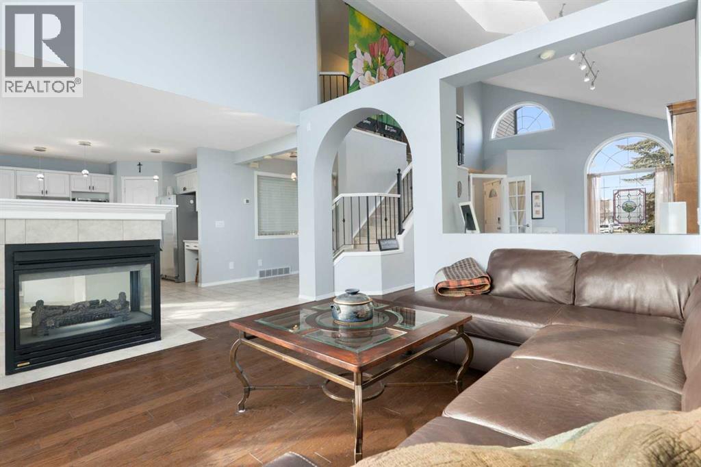 Single Family House for Sale in  Schooner Close NW Scenic Acres Calgary 